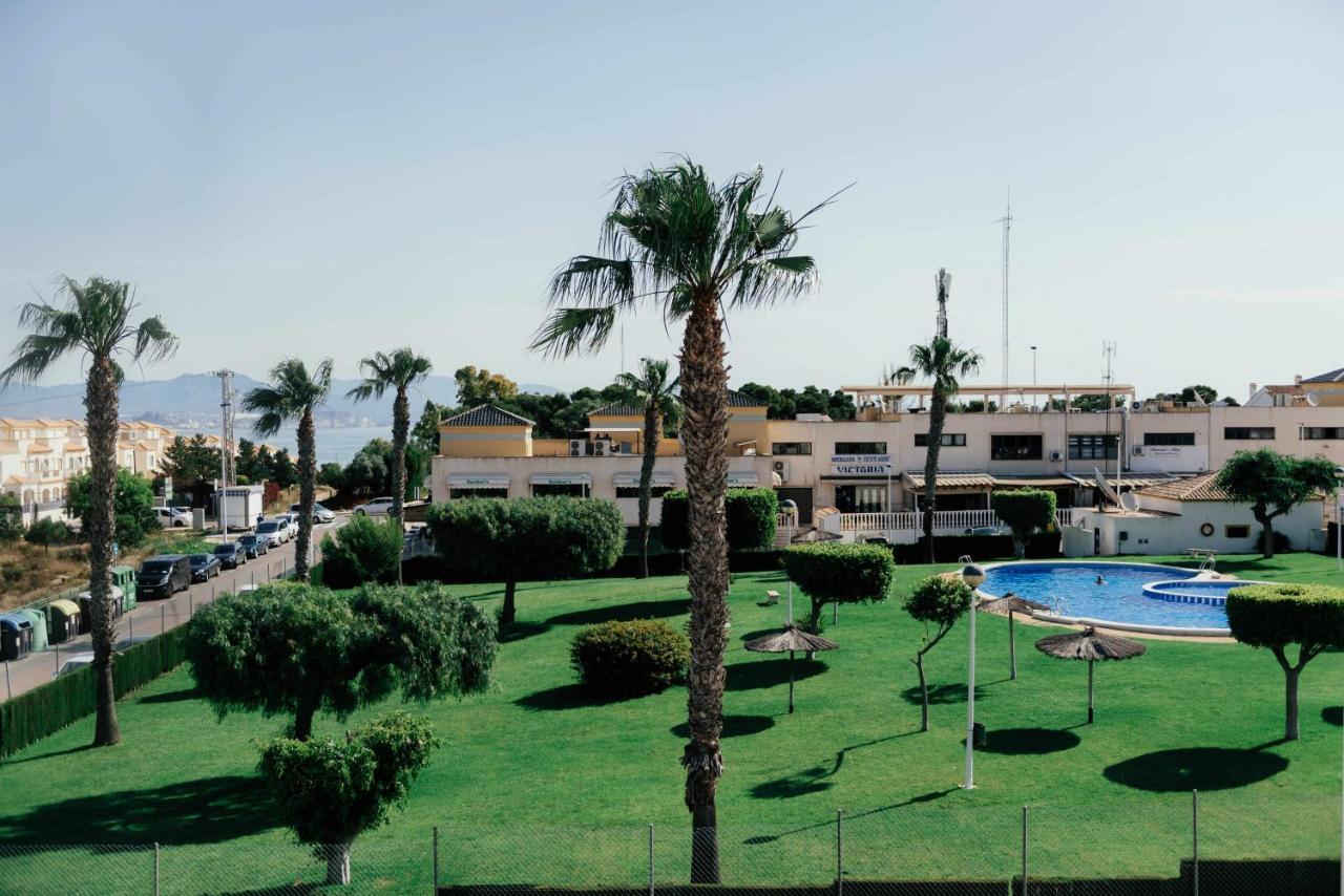 Stunning 2 Bedroom With Pool View Daire
